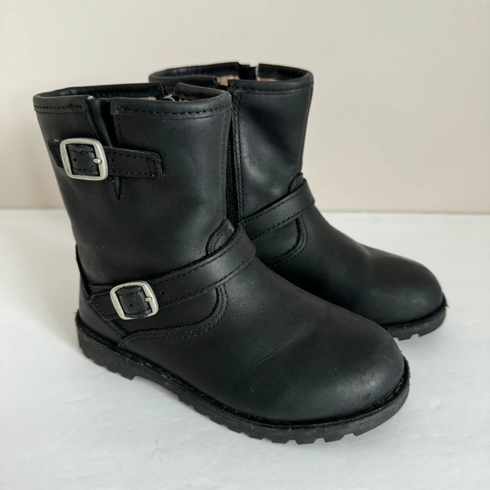 UGG harwell black